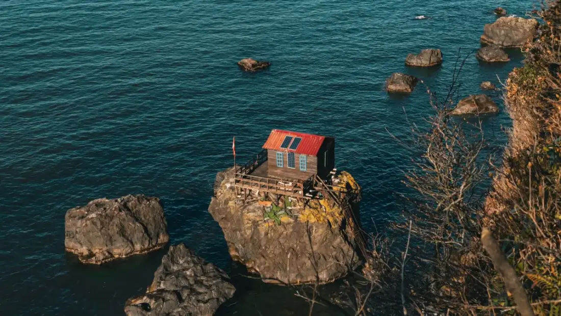 Noodstroom tiny house Groningen: off-grid vs hybride